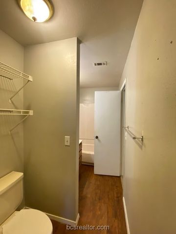 1305 West Villa Maria Road B106, Bryan, TX 77801