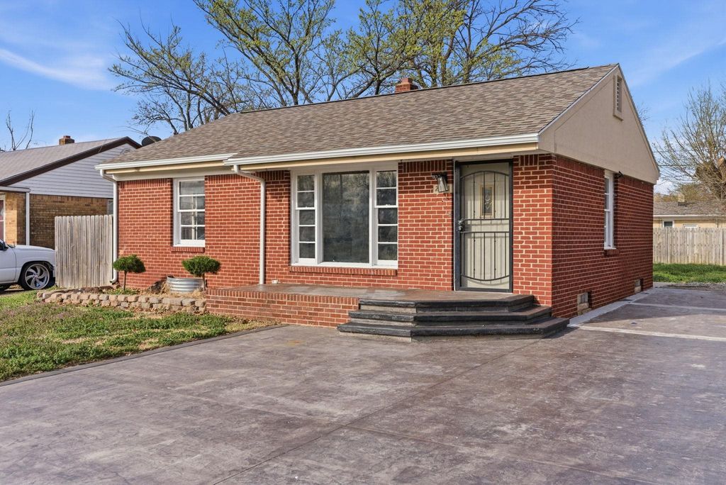 2701 N Litchfield Ave, Wichita, KS 67204