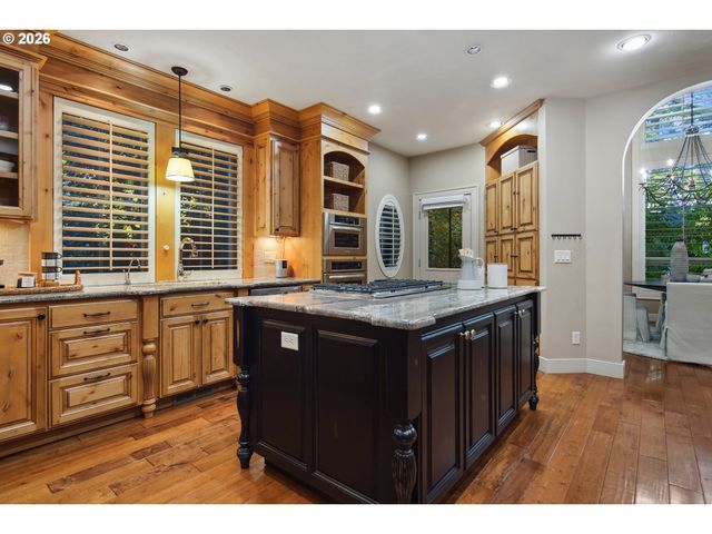 815 E Ave, Lake Oswego, OR 97034