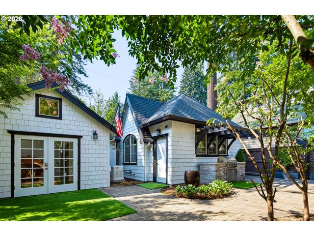 815 E Ave, Lake Oswego, OR 97034