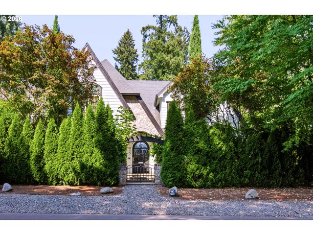 815 E Ave, Lake Oswego, OR 97034