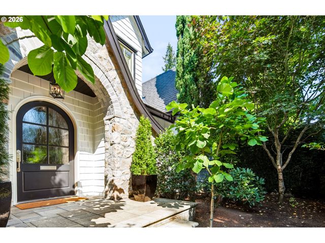 815 E Ave, Lake Oswego, OR 97034