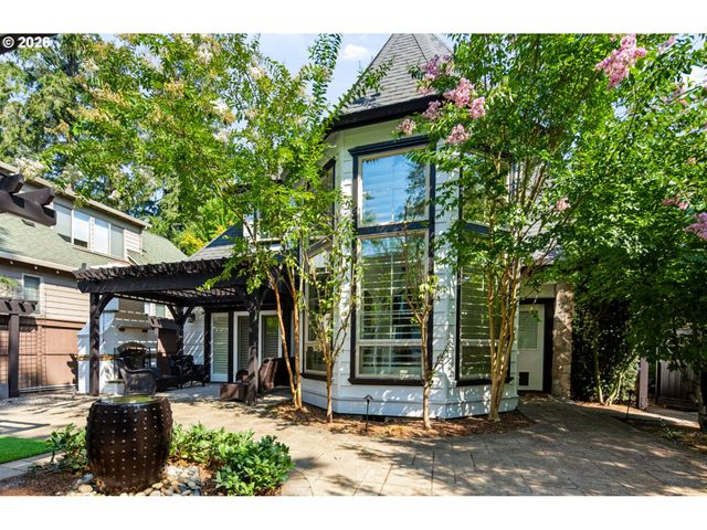 815 E Ave, Lake Oswego, OR 97034