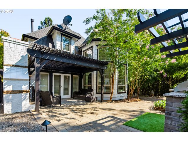 815 E Ave, Lake Oswego, OR 97034