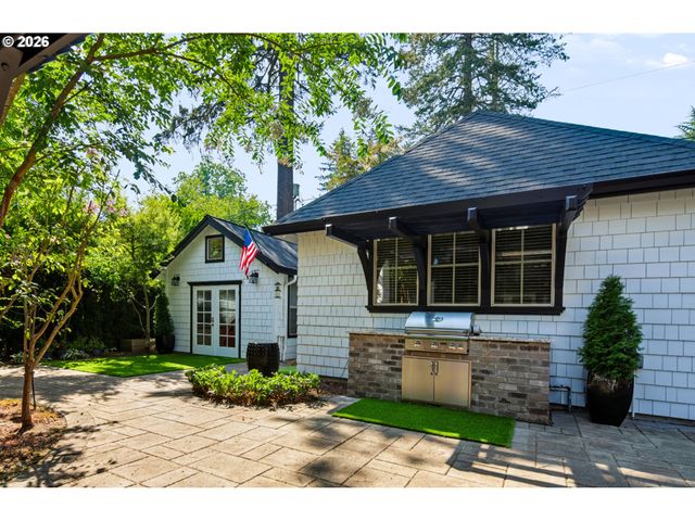 815 E Ave, Lake Oswego, OR 97034