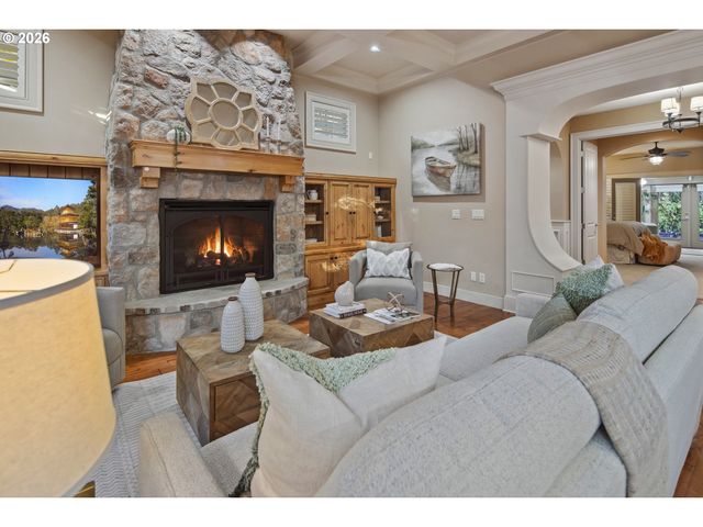 815 E Ave, Lake Oswego, OR 97034