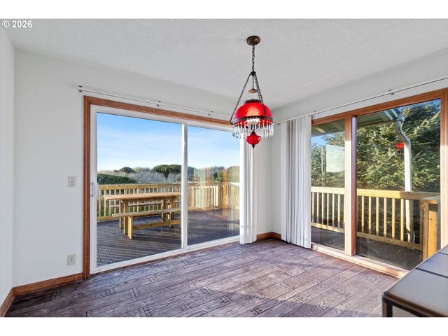 2014 Nw OCEANIA Dr, Waldport, OR 97394