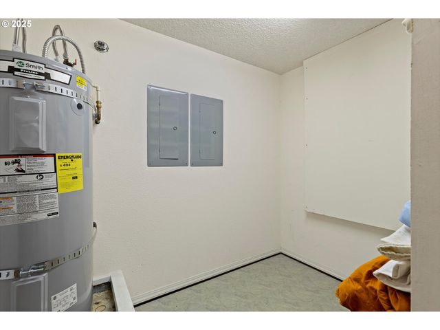 2014 Nw OCEANIA Dr, Waldport, OR 97394