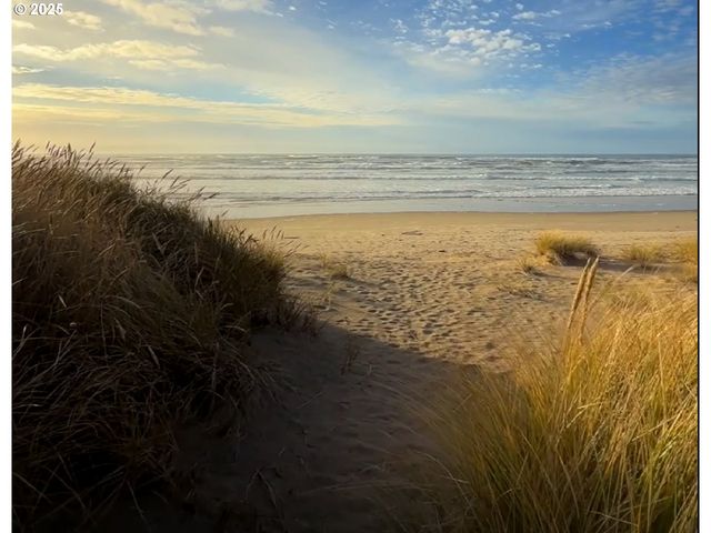 2014 Nw OCEANIA Dr, Waldport, OR 97394