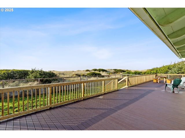 2014 Nw OCEANIA Dr, Waldport, OR 97394