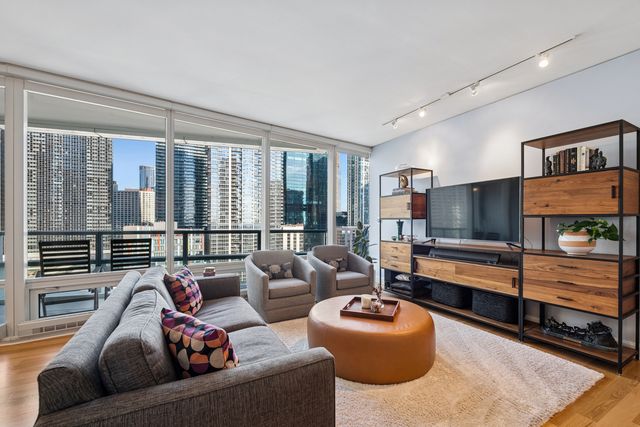 340 E Randolph Street 1102, Chicago, IL 60601