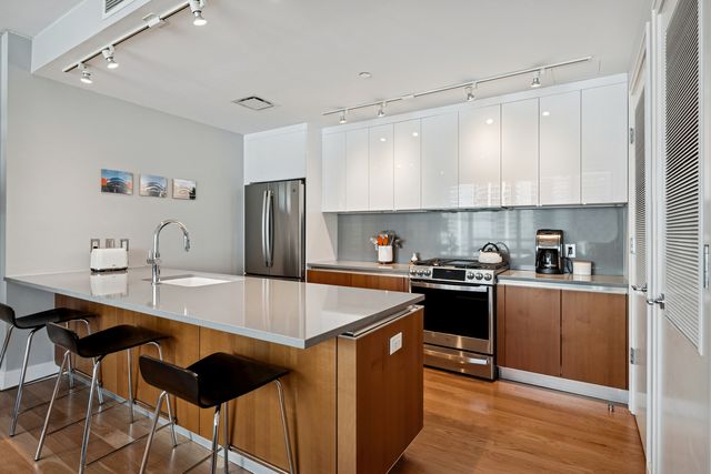 340 E Randolph Street 1102, Chicago, IL 60601