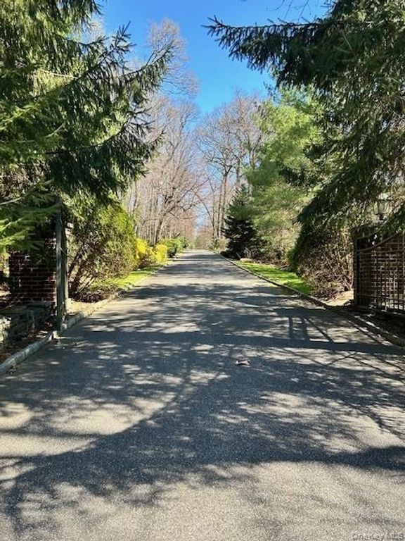 Lots 557 A & B Applegreen Drive, Old Westbury, NY 11568 — photo 4