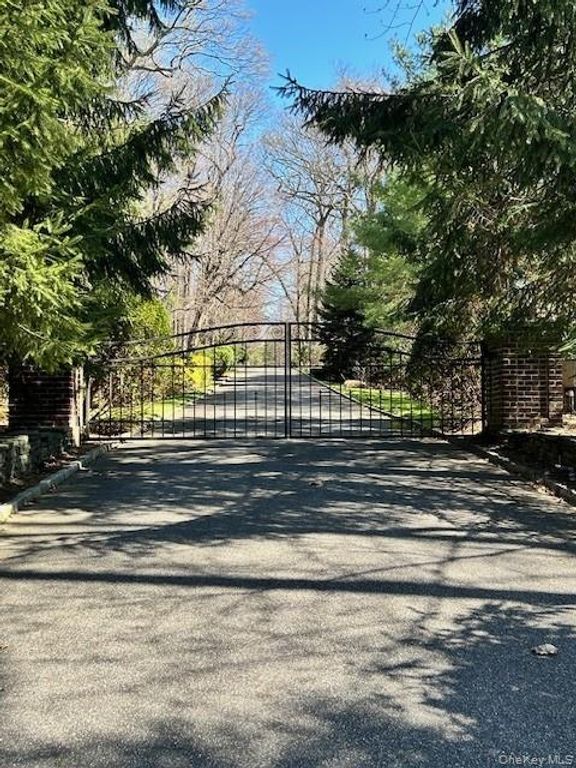 Lots 557 A & B Applegreen Drive, Old Westbury, NY 11568 — photo 5