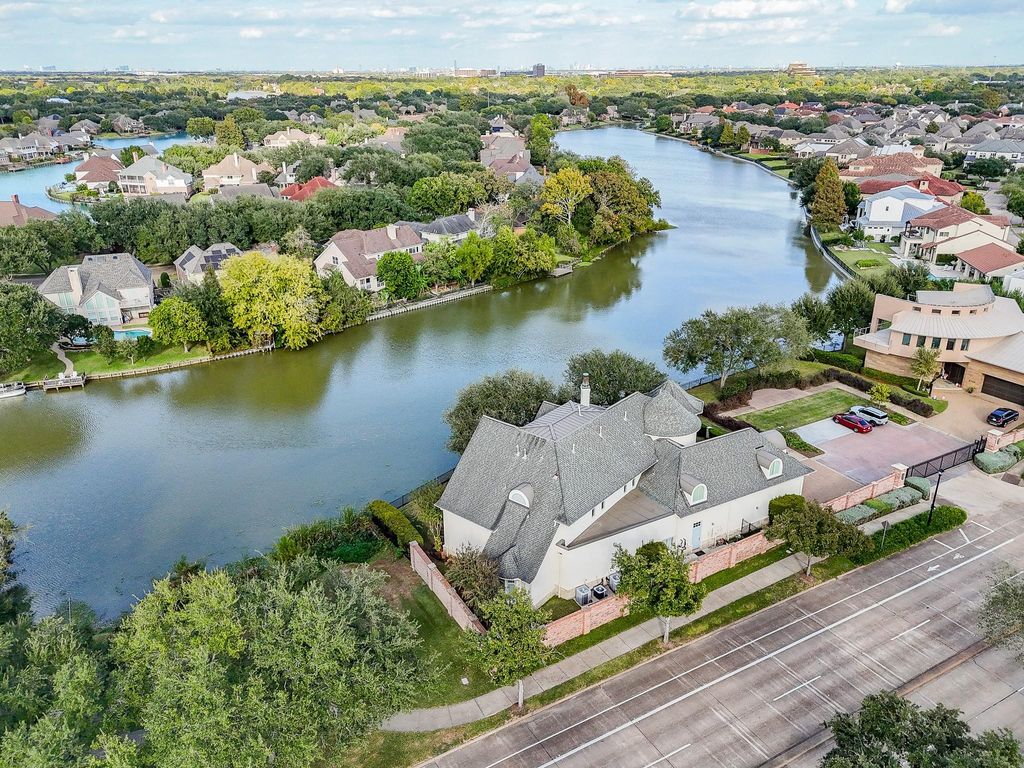 15710 Creek Bend Drive, Sugar Land, TX 77478