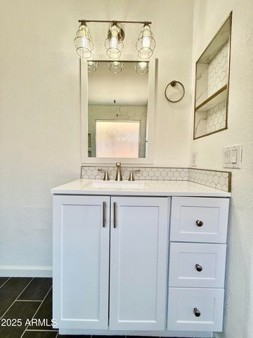 4747 E DESERT WIND Drive, Phoenix, AZ 85044