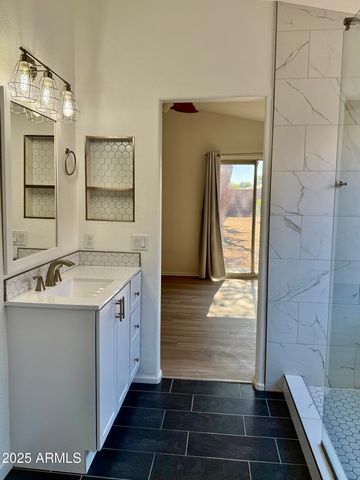 4747 E DESERT WIND Drive, Phoenix, AZ 85044