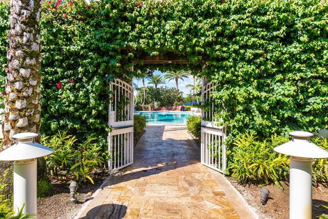 4752 BOCAIRE Boulevard, Boca Raton, FL 33487