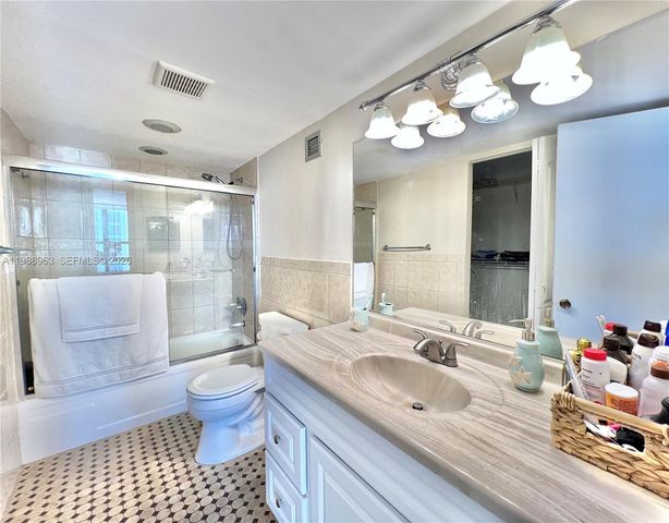 600 NE 36th St 1502, Miami, FL 33137