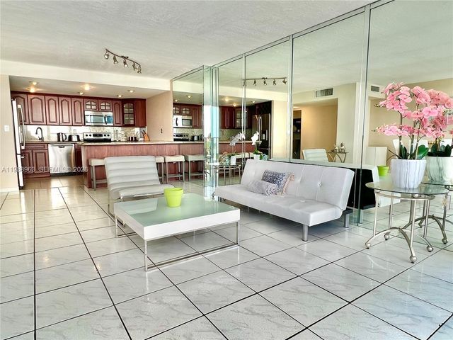 600 NE 36th St 1502, Miami, FL 33137