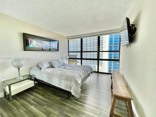 600 NE 36th St 1502, Miami, FL 33137