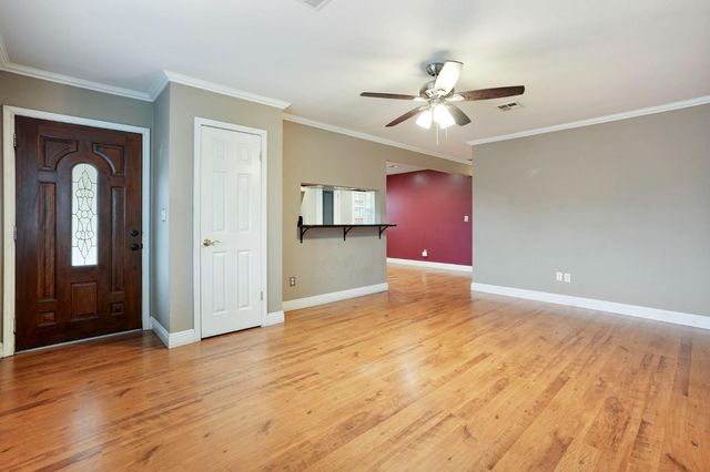 2112 Woodbury Dr, Modesto, CA 95355