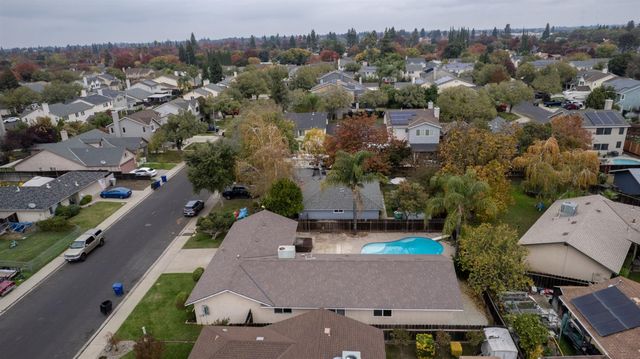 2112 Woodbury Dr, Modesto, CA 95355