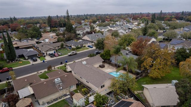 2112 Woodbury Dr, Modesto, CA 95355
