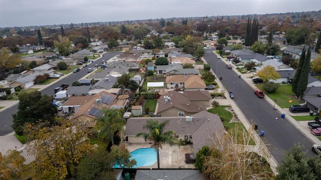 2112 Woodbury Dr, Modesto, CA 95355