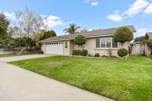 2112 Woodbury Dr, Modesto, CA 95355