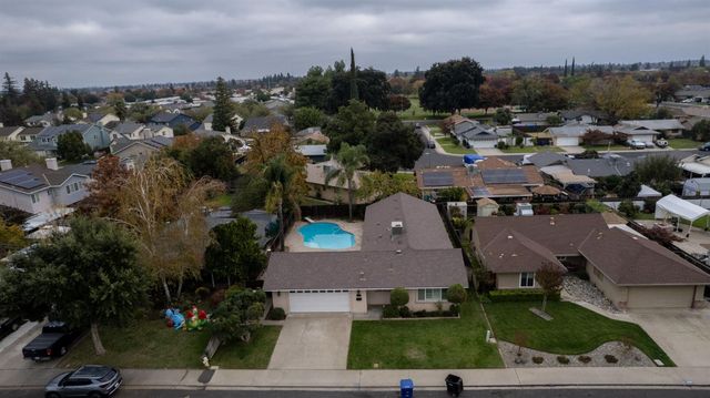 2112 Woodbury Dr, Modesto, CA 95355