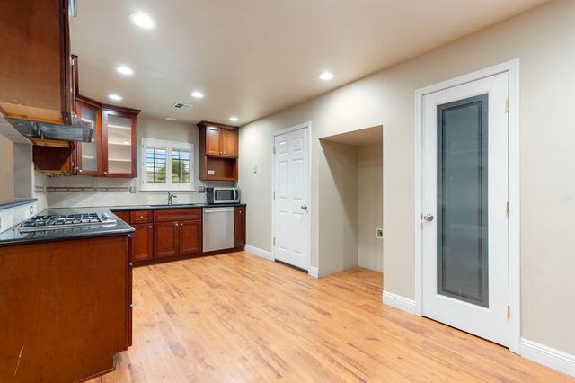 2112 Woodbury Dr, Modesto, CA 95355