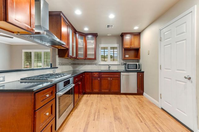 2112 Woodbury Dr, Modesto, CA 95355