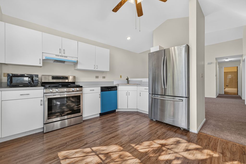 358 Ashford Circle 2, Bartlett, IL 60103 — photo 3