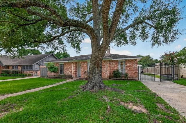 1519 Hitherfield Drive, Sugar Land, TX 77498