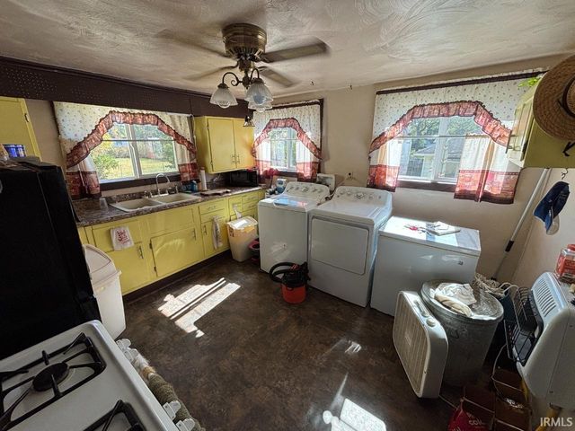 2103 E Yale Avenue, Muncie, IN 47303