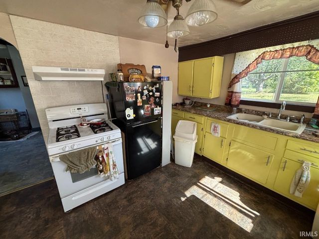 2103 E Yale Avenue, Muncie, IN 47303