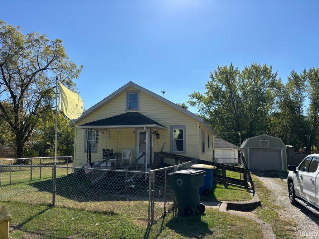 2103 E Yale Avenue, Muncie, IN 47303