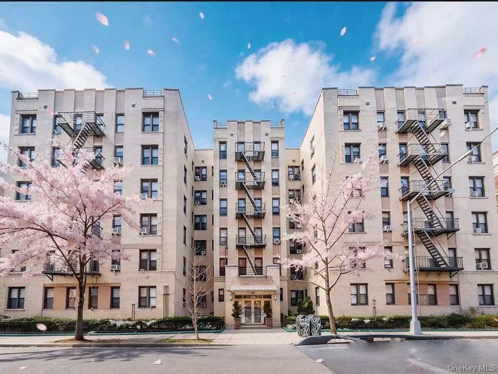 4018 Hampton Street 2D, Elmhurst, NY 11373