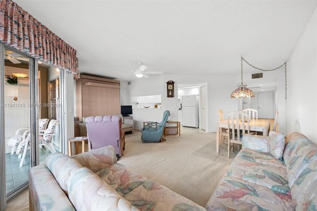 13101 SW 15th Ct 402R, Pembroke Pines, FL 33027