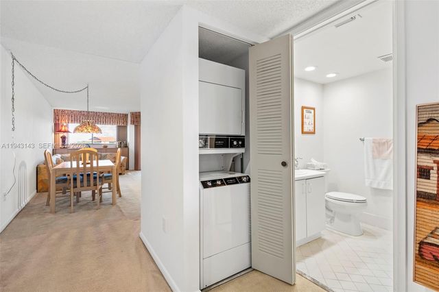 13101 SW 15th Ct 402R, Pembroke Pines, FL 33027