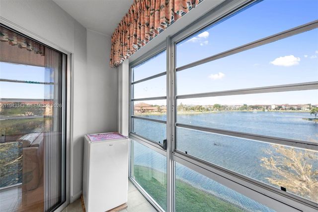 13101 SW 15th Ct 402R, Pembroke Pines, FL 33027