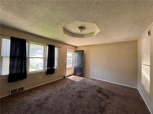 2414 NE Pursell Road, Gladstone, MO 64118