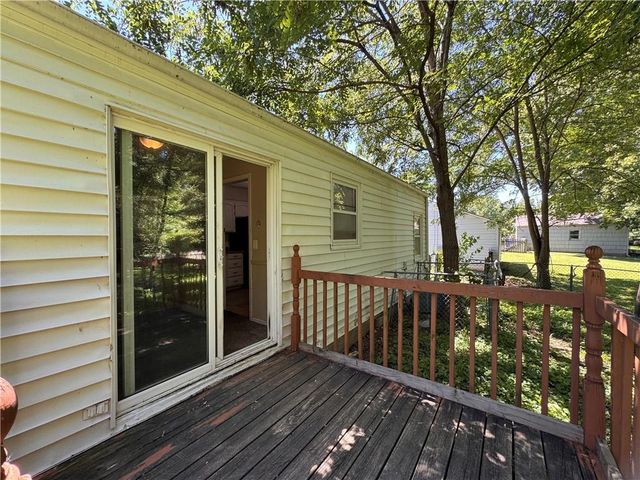 2414 NE Pursell Road, Gladstone, MO 64118