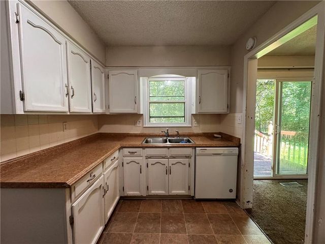 2414 NE Pursell Road, Gladstone, MO 64118