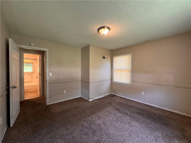 2414 NE Pursell Road, Gladstone, MO 64118