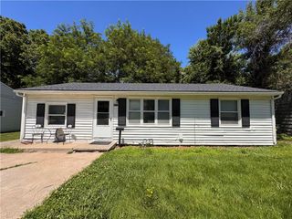 2414 NE Pursell Road, Gladstone, MO 64118