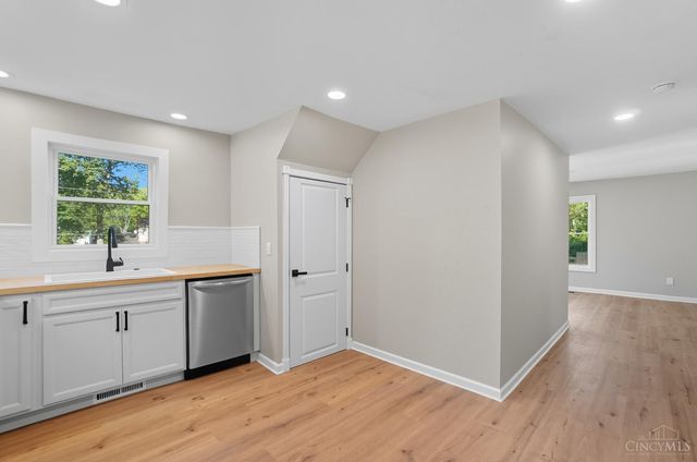 6065 Salem Rd, Anderson Twp, OH 45230