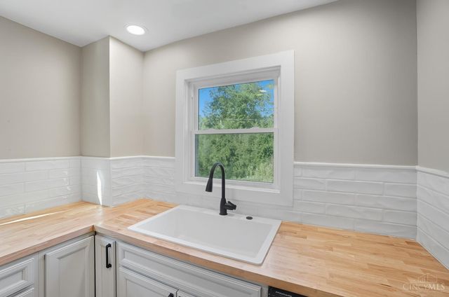 6065 Salem Rd, Anderson Twp, OH 45230