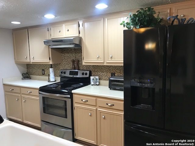 16918 SUMMER CREEK DR, San Antonio, TX 78248